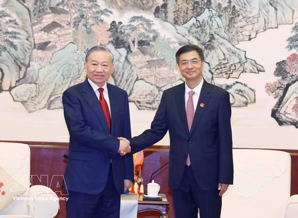 Top Vietnamese leader receives Secretary of Guangxi’s Party Committee
